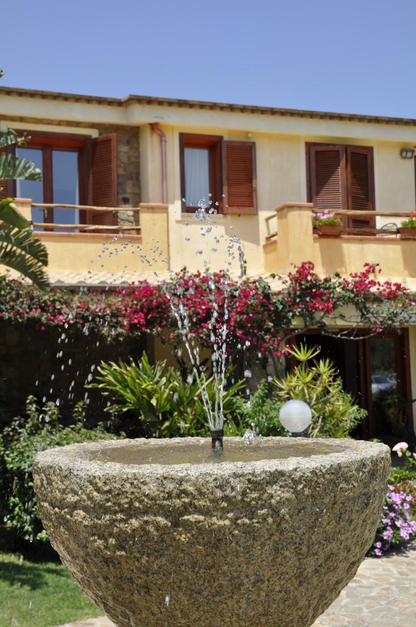 Le Anfore Hotel Villasimius Exterior photo
