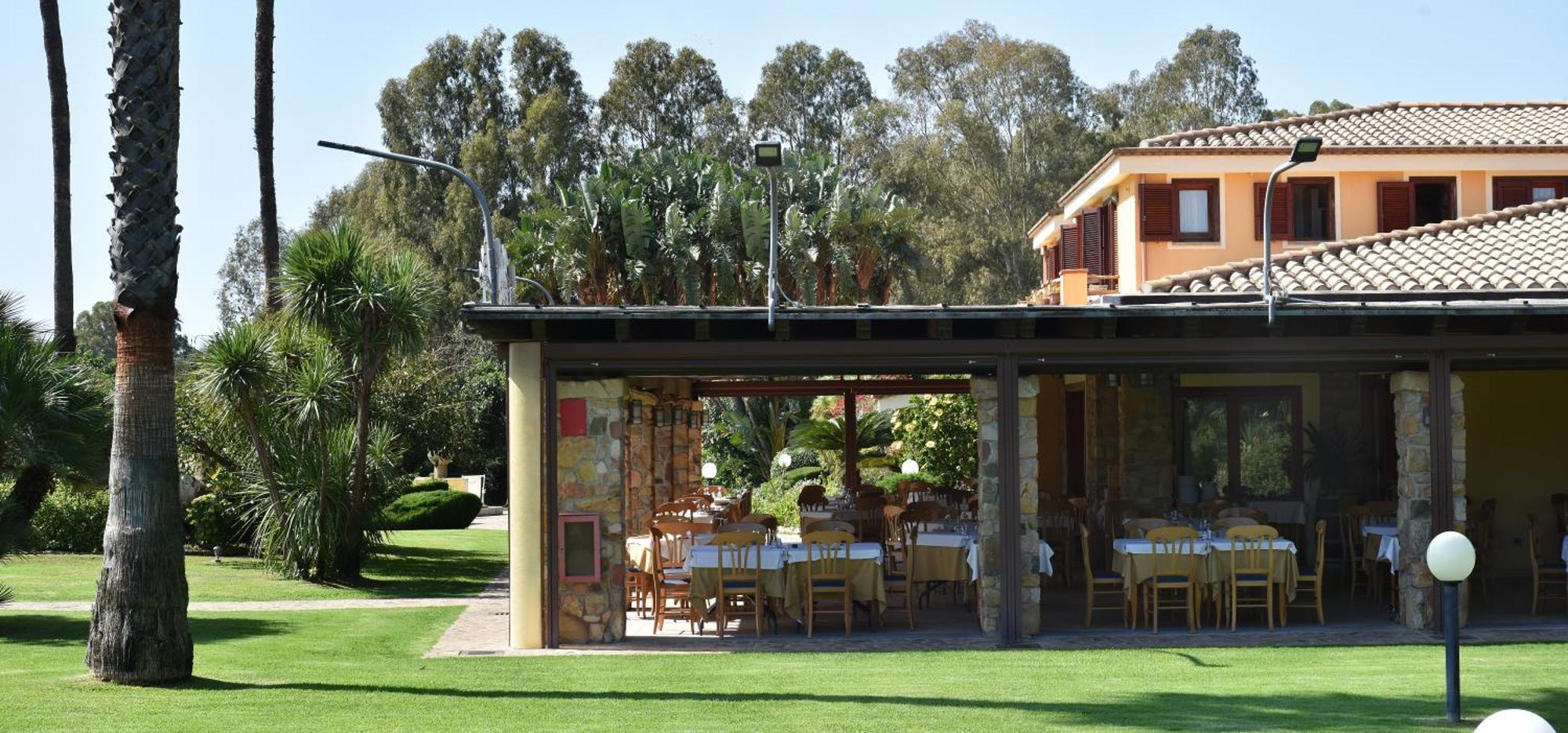Le Anfore Hotel Villasimius Exterior photo