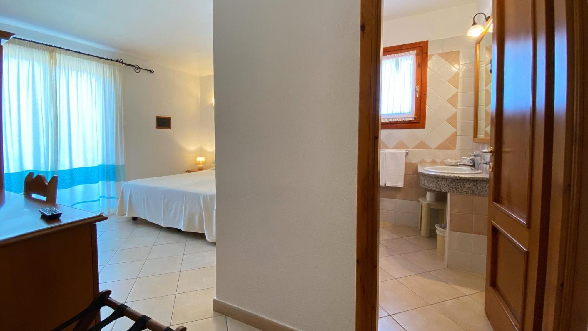 Le Anfore Hotel Villasimius Exterior photo