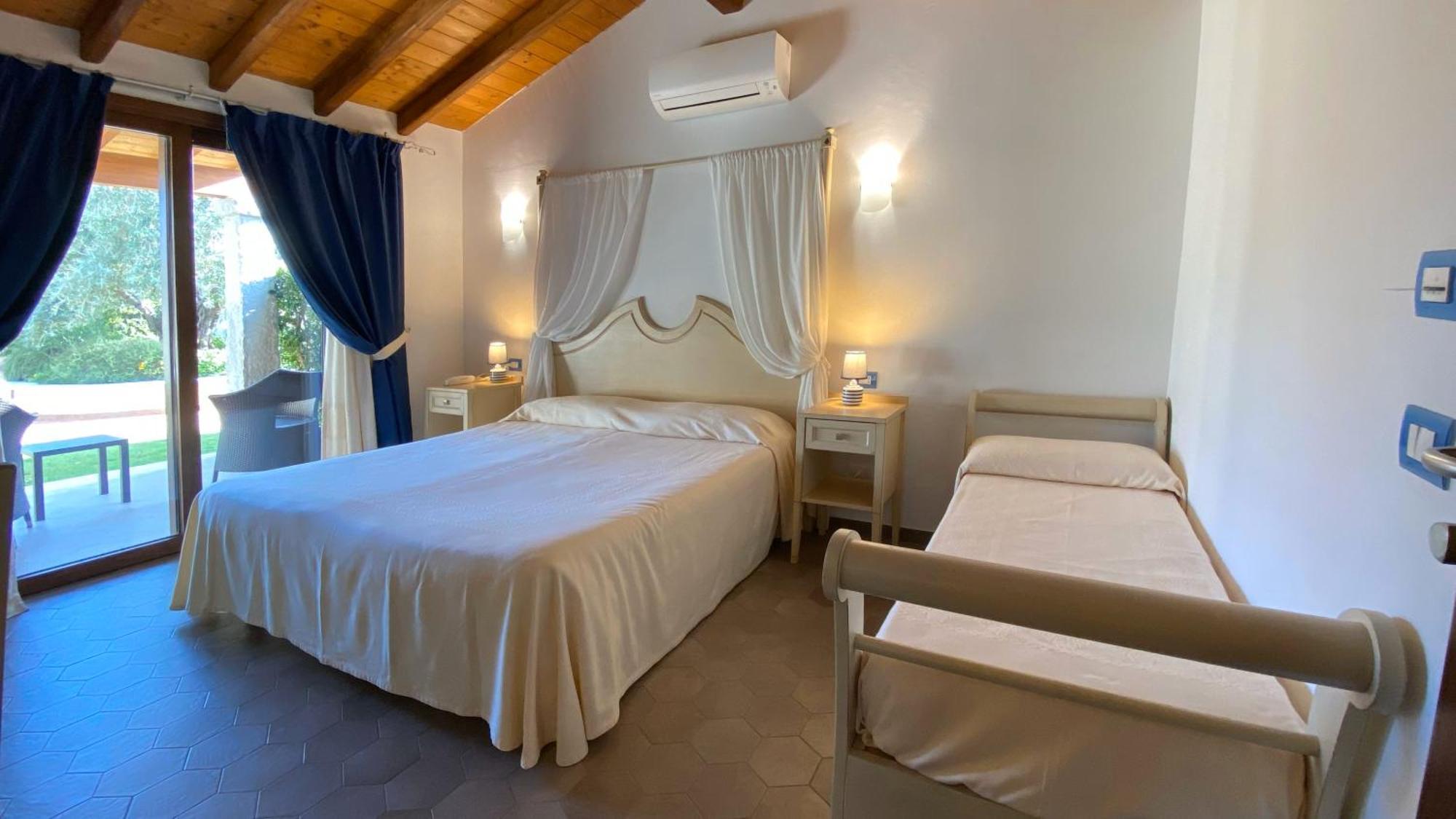 Le Anfore Hotel Villasimius Exterior photo