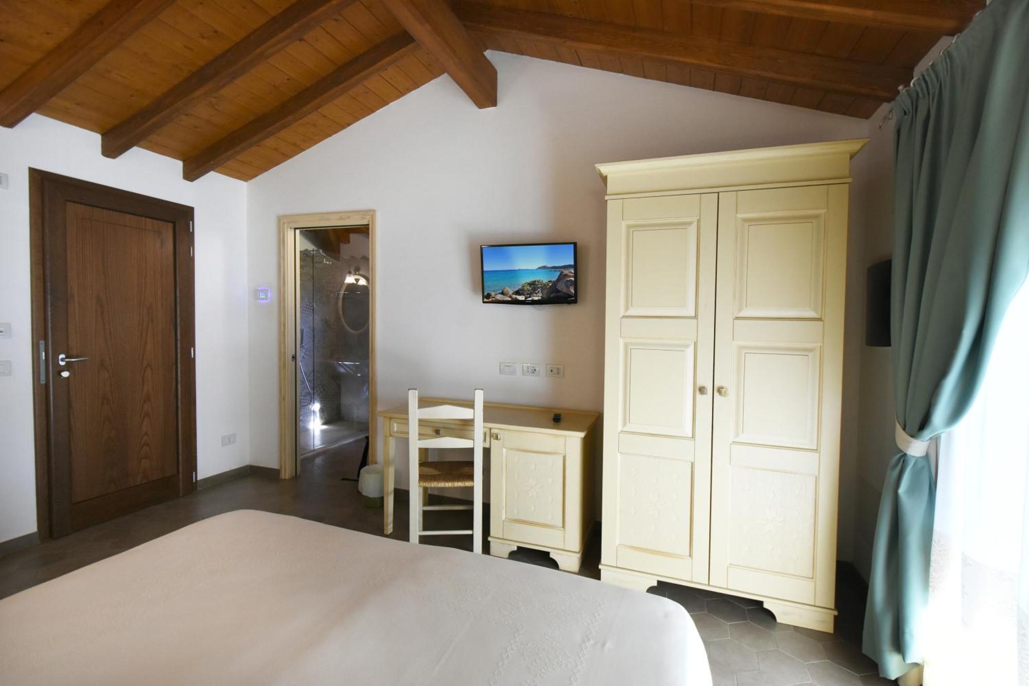 Le Anfore Hotel Villasimius Exterior photo