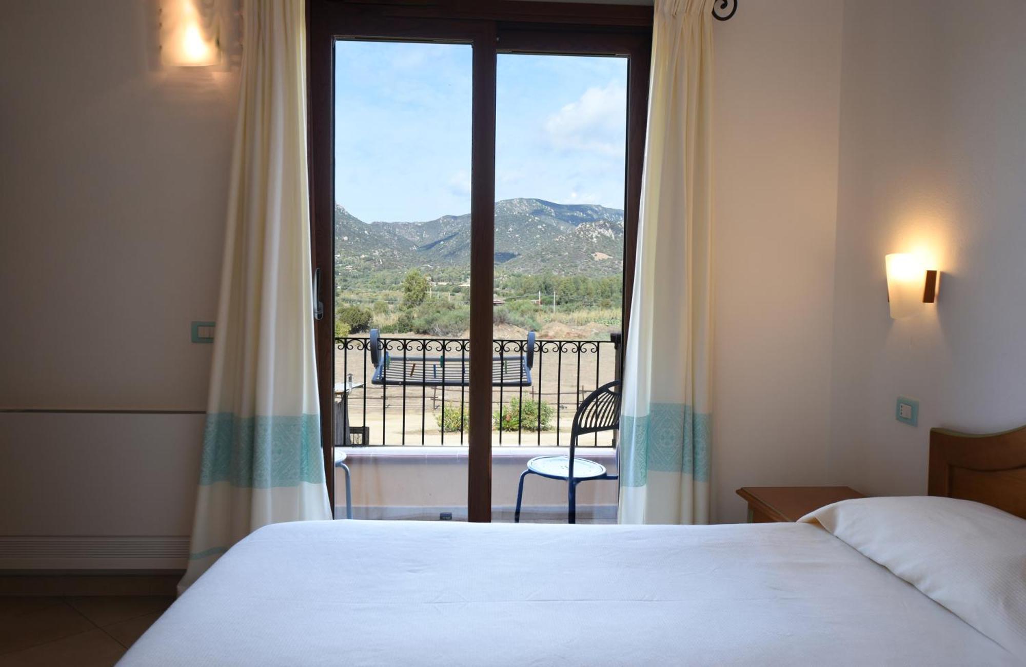 Le Anfore Hotel Villasimius Exterior photo
