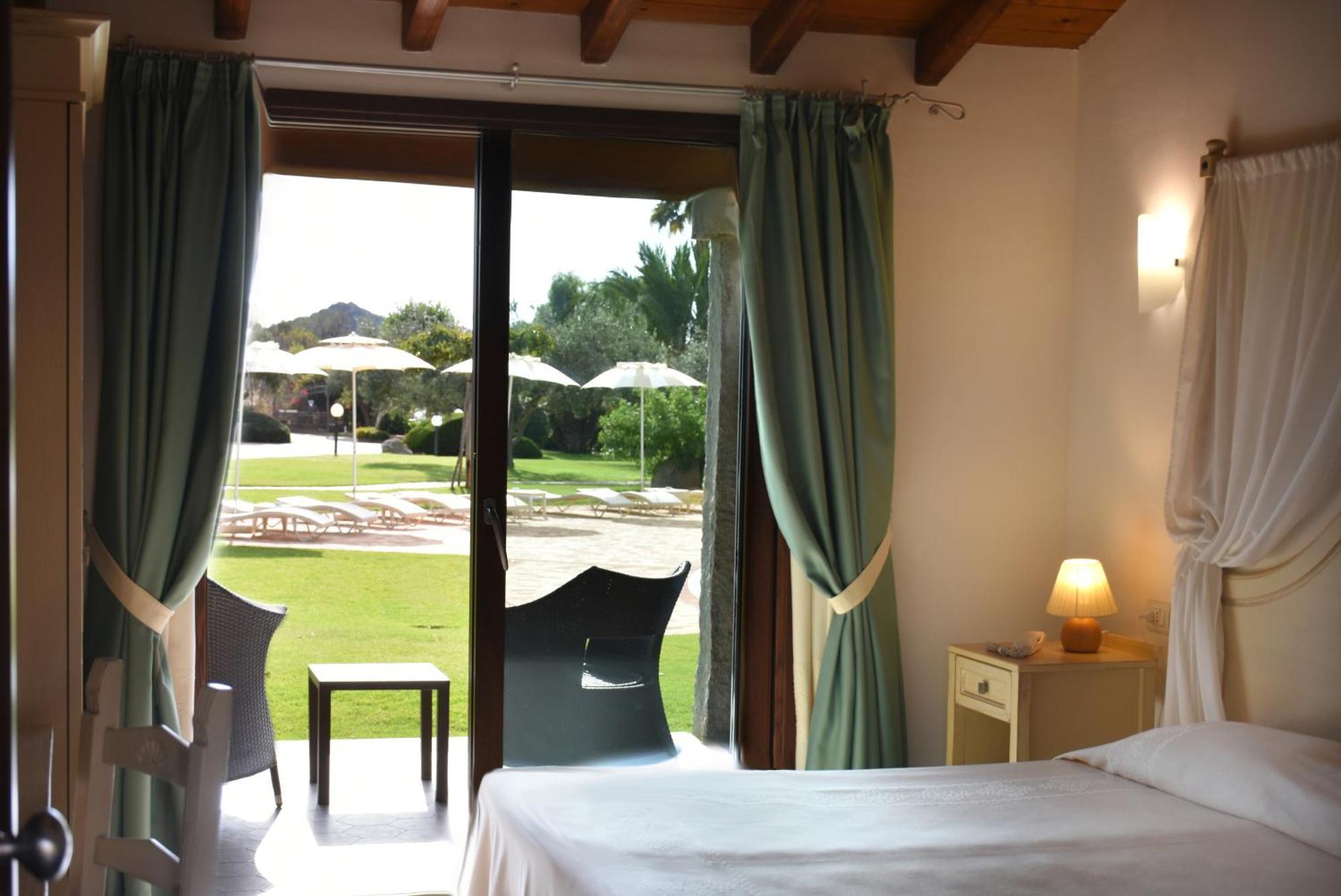 Le Anfore Hotel Villasimius Exterior photo