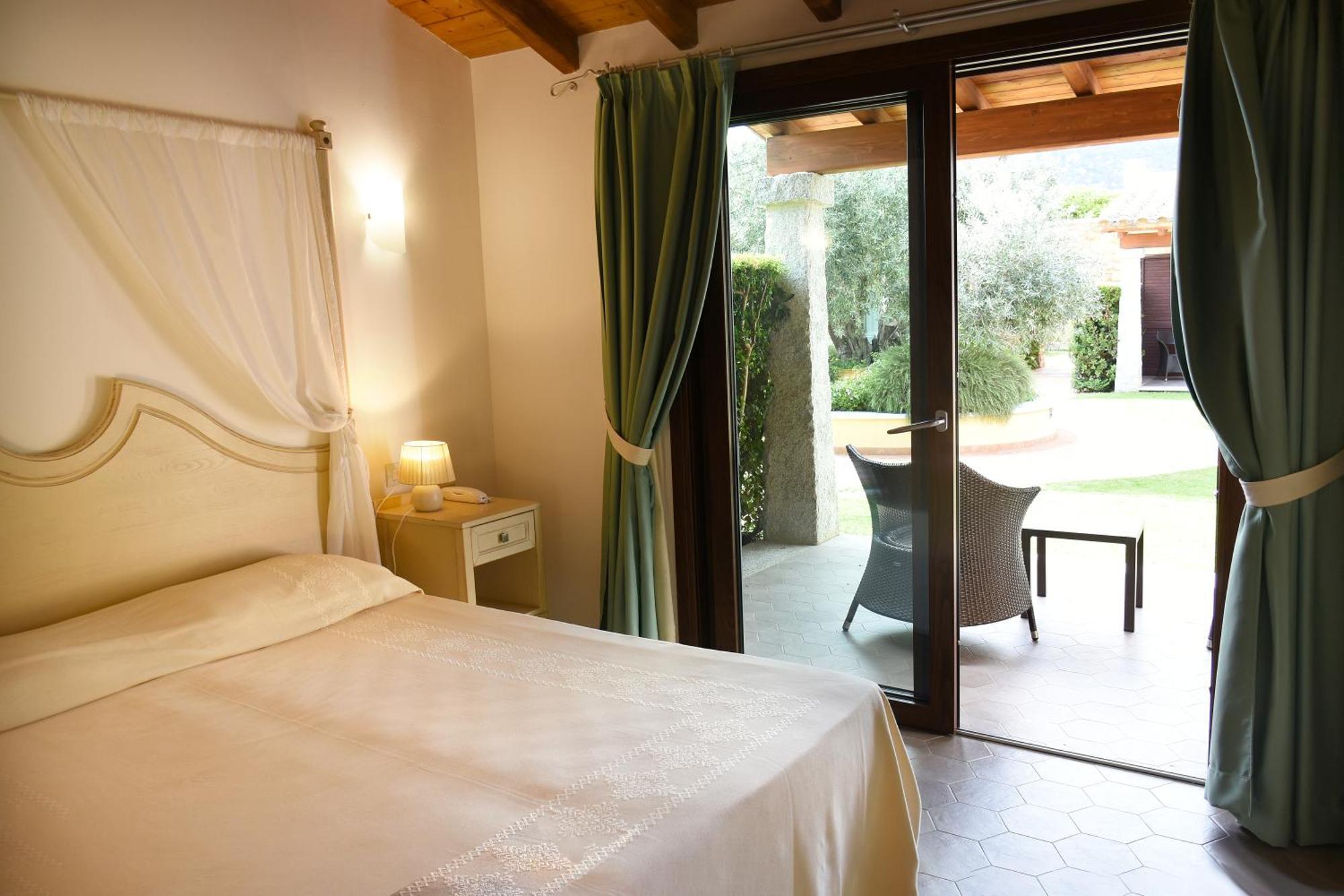 Le Anfore Hotel Villasimius Exterior photo