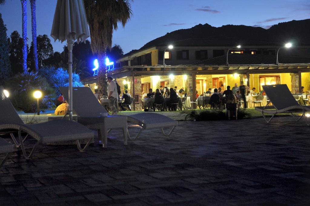 Le Anfore Hotel Villasimius Exterior photo