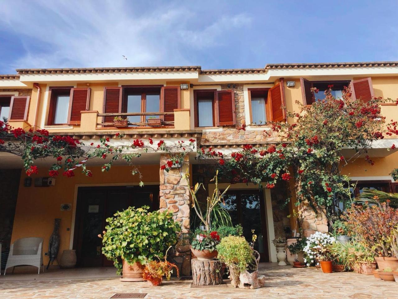 Le Anfore Hotel Villasimius Exterior photo